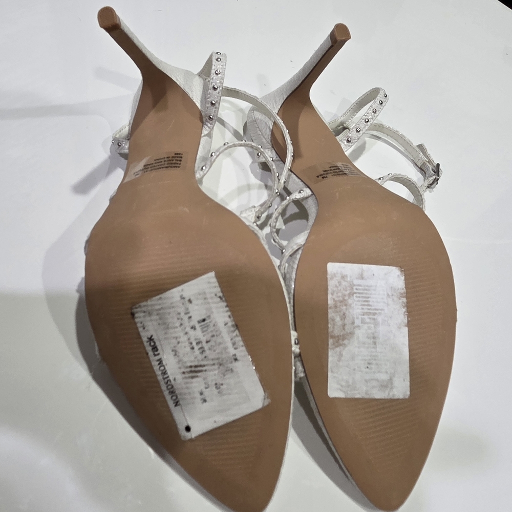 Steve Madden NWT 'Amour' White Crinkled Leather Silver Studded Sandal Pump New 7 - Picture 3 of 13